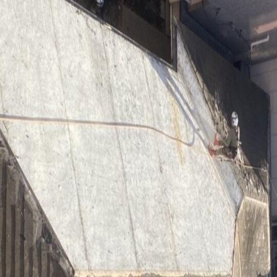 医療施設の屋根材撤去後